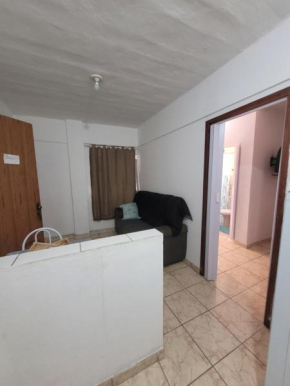 Ótimo Quarto e Sala mobiliado em itapoa.